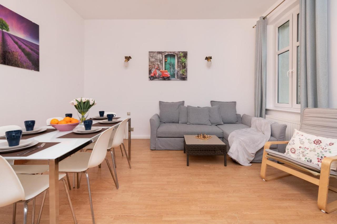 90m2 400m To The By Renters Apartment