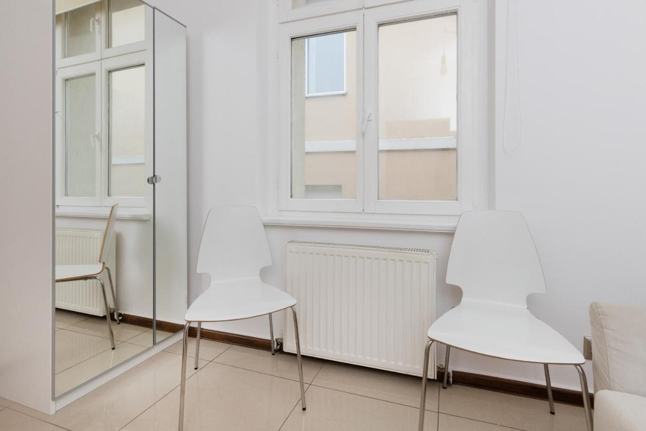 90m2 400m To The By Renters
