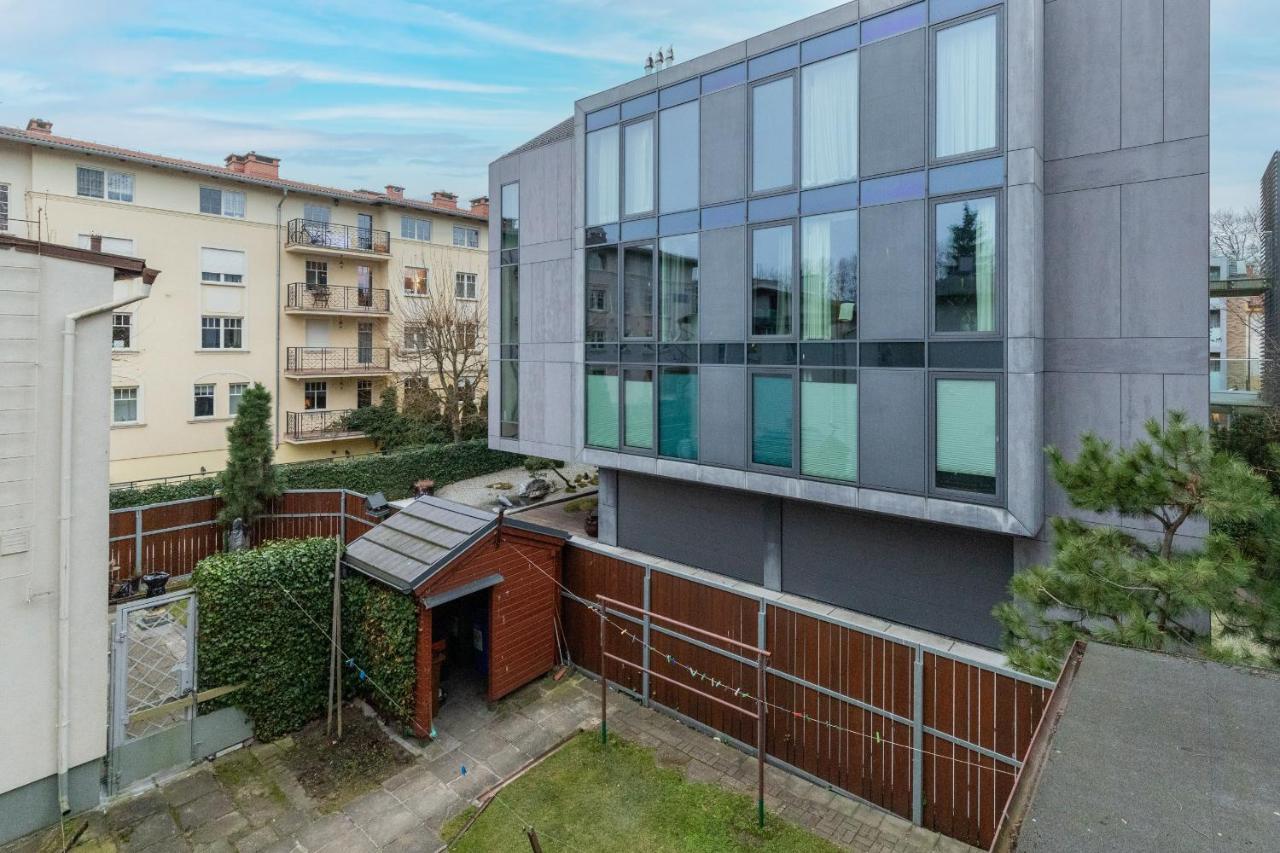 90m2 400m To The By Renters
