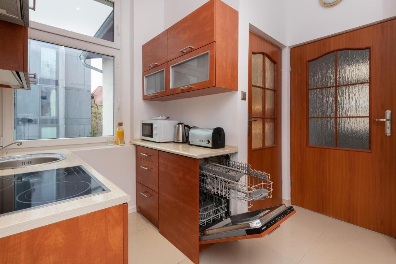 90m2 400m To The By Renters